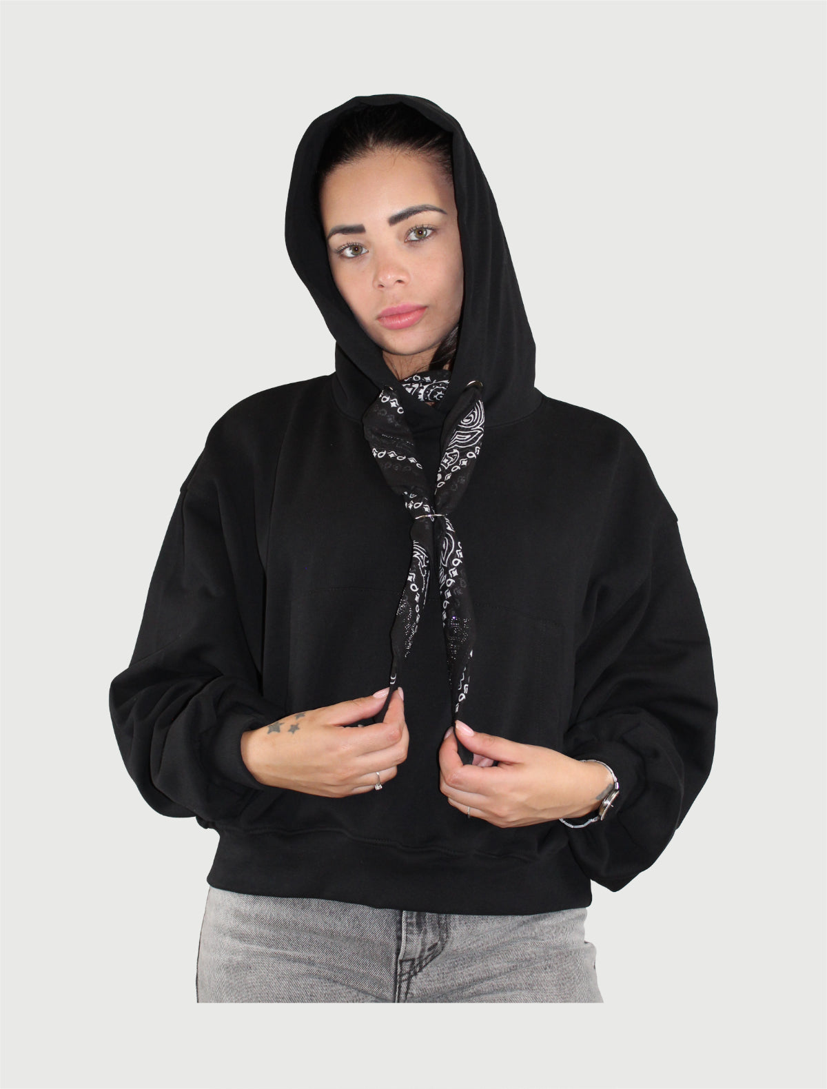 DISCLAIMER -  MAGLIA DONNA OVERSIZE CON CAPPUCCIO IN FELPA NERO