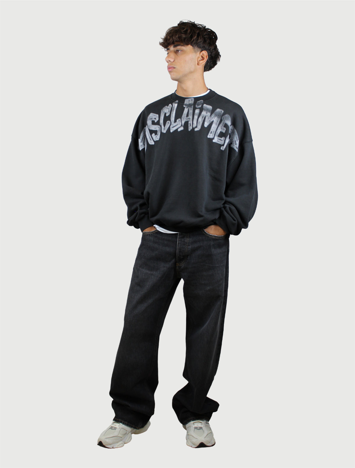 DISCLAIMER - Maglia Uomo Oversize Girocollo in Felpa Tinta in Capo Nero-2