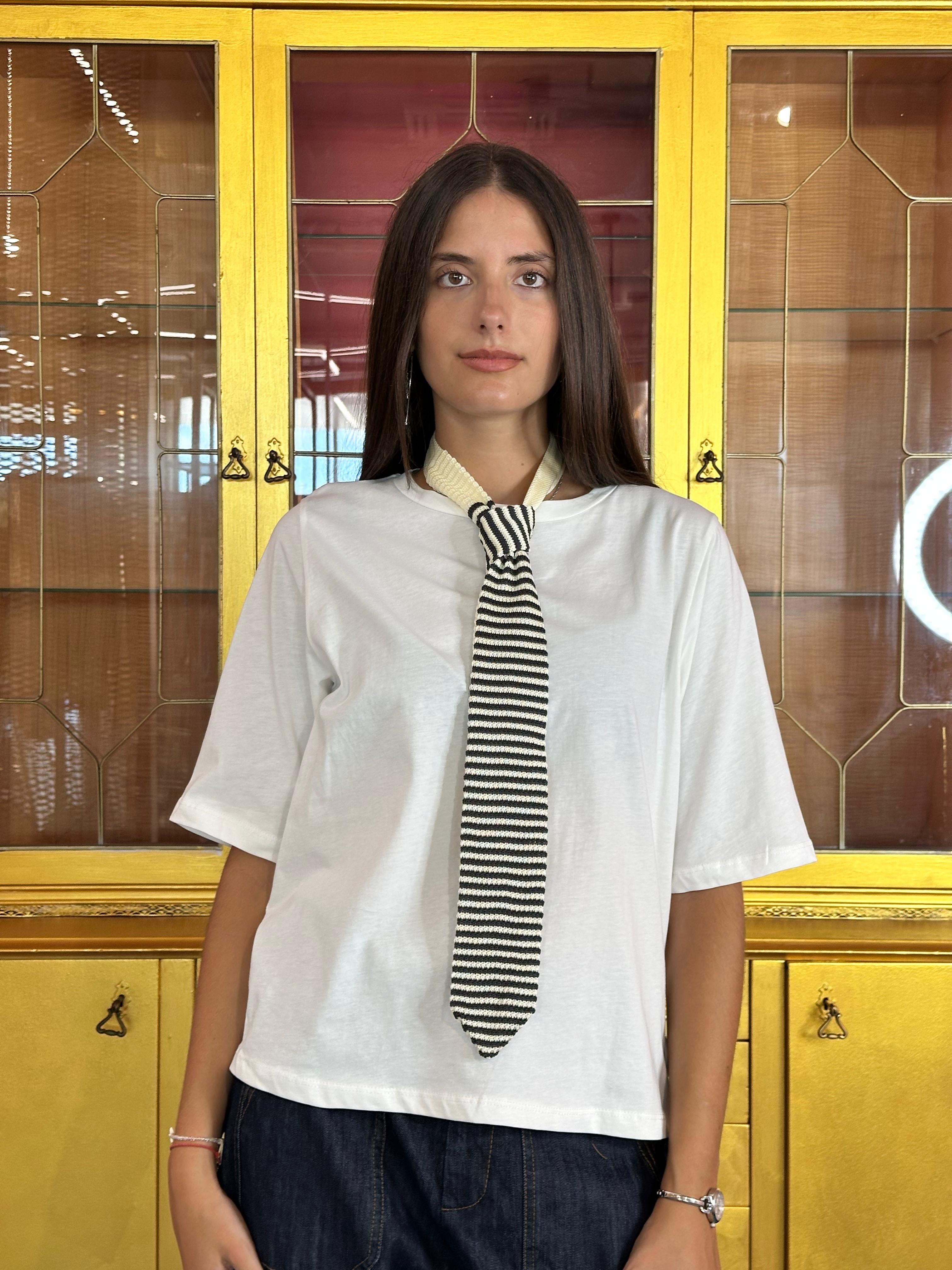 Susy Mix - T-Shirt Cravatta in Maglia